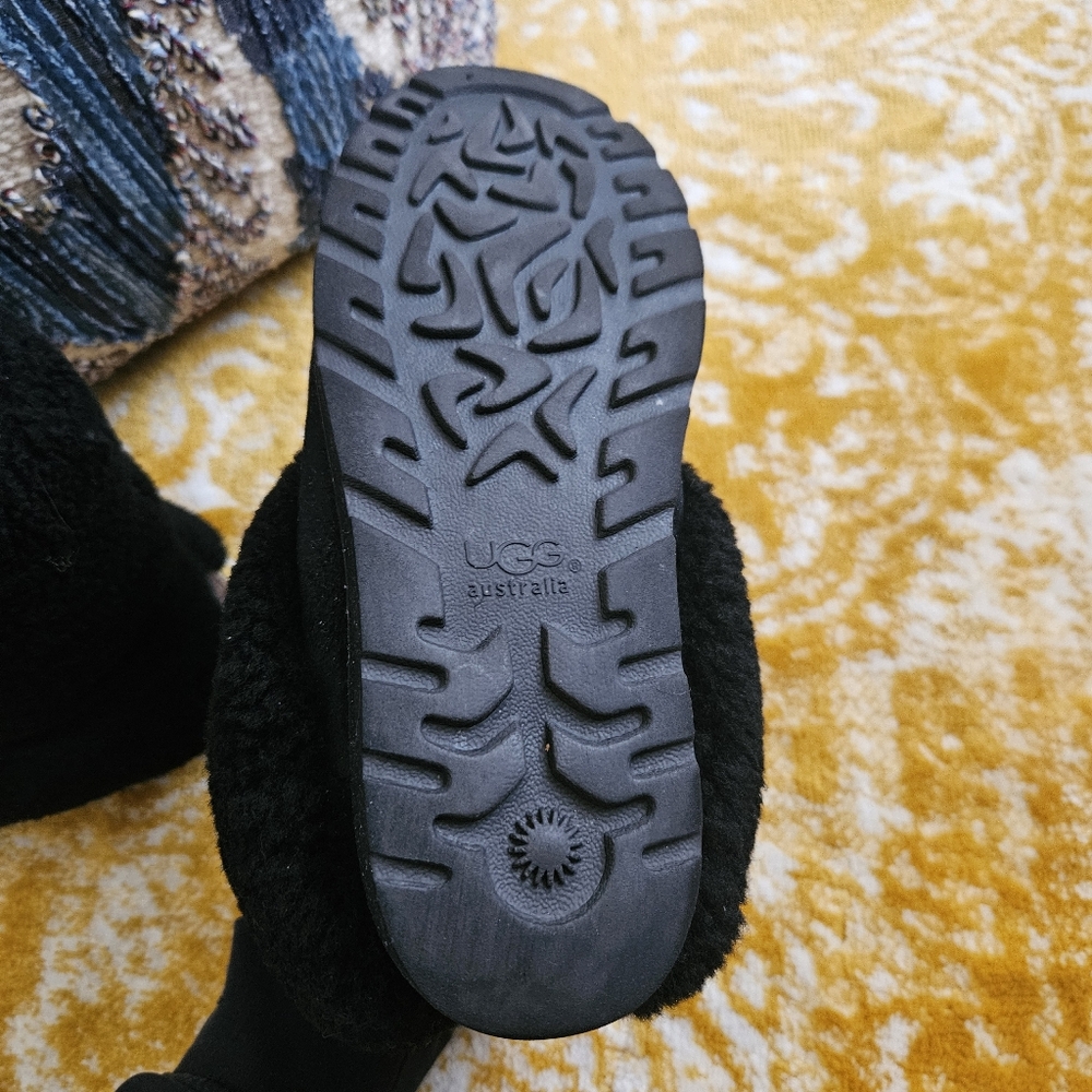 UGG Pouf Boots - Picture 3 of 8